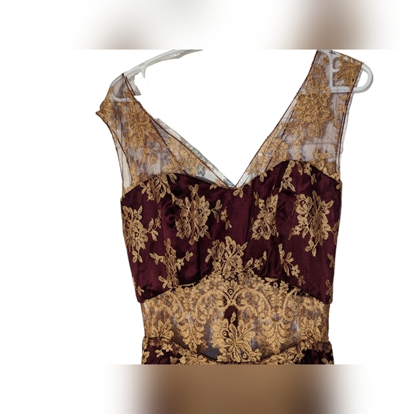 Stunning gold and merlot peek-a-boo dress by Canadian designer Ric Yuenn, size 6 - Picture 2 of 6